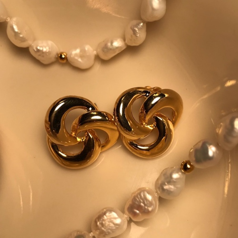 modern minimalist estate gold knot earrings✨